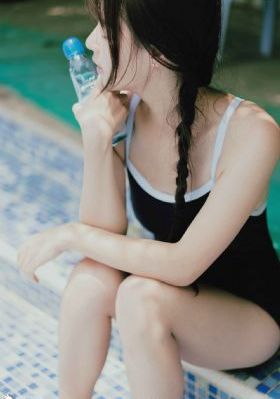 国产清纯白嫩初高生动态图_4K超清在线观看