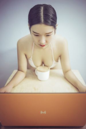 手机灰毛衣av成人电影在线观看_BD英语手机在线观看